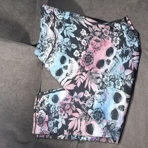 EVCR Sugar Skulls Floral Black White Pink Blue Capri Leggings NWT 3X OOP